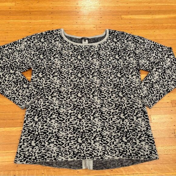 NYDJ grey/black leopard/patterned sweater - Picture 1 of 5